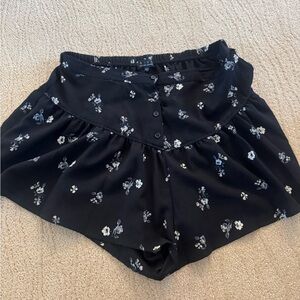 Francesca’s Black Floral Mini Skort (XL)